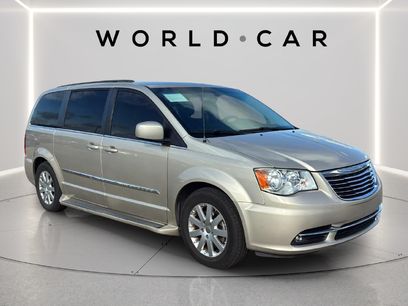 Used 2016 Chrysler Town & Country Touring w/ Trailer Tow Group