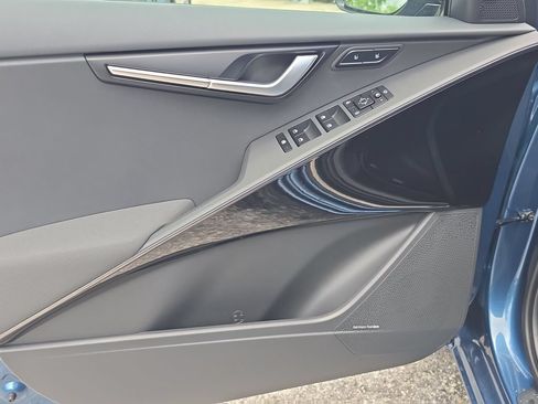 New 2026 Kia Niro SX Touring FWD image 18