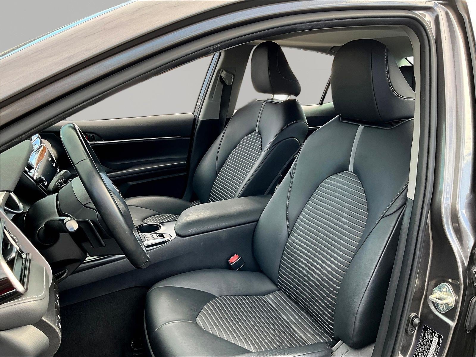 Used 2020 Toyota Camry SE w/ Sunroof Package FWD image 20