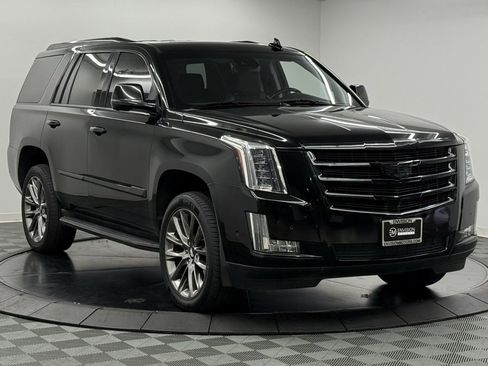 Used 2020 Cadillac Escalade Luxury w/ Escalade Sport Edition image 5