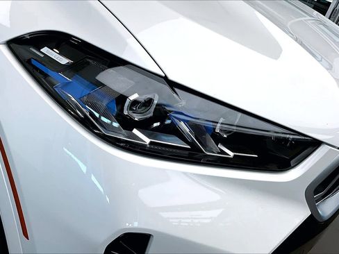 Used 2025 BMW X6 xDrive40i w/ Parking Assistance Package image 27