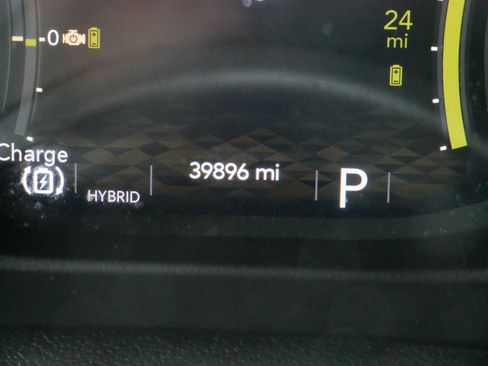Used 2022 Jeep Wrangler Unlimited Sahara w/ Cold Weather Group AWD/4WD image 22