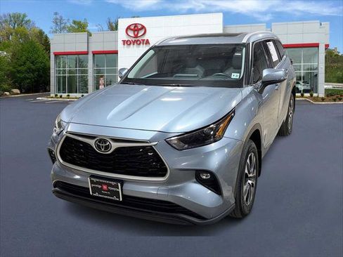 Certified 2022 Toyota Highlander XLE image 1
