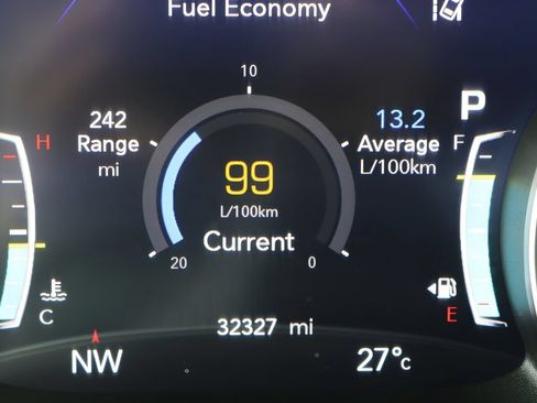 Used 2026 Chrysler Pacifica Limited FWD image 28