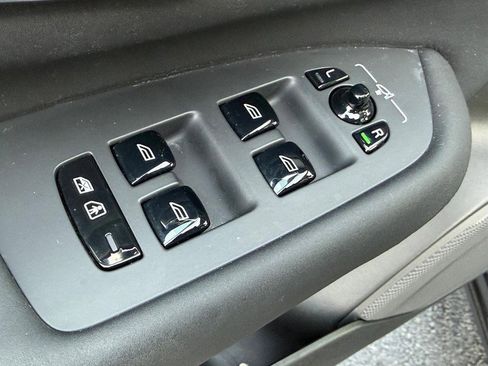 Used 2025 Volvo XC90 B6 Plus image 15