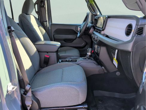 Certified 2025 Jeep Wrangler Sport image 34