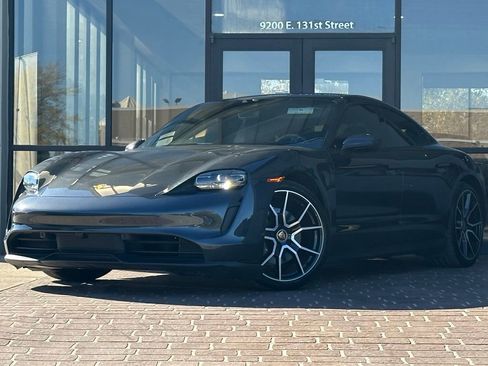 Used 2022 Porsche Taycan image 1