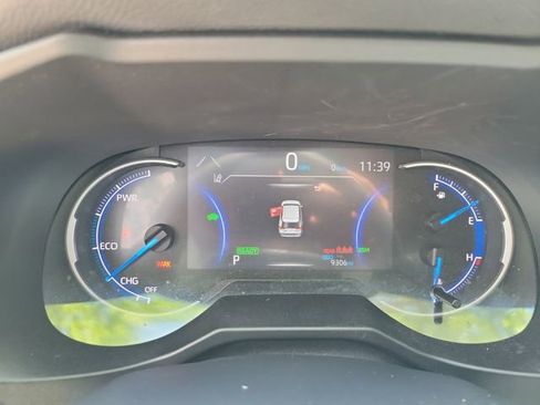 Used 2023 Toyota RAV4 SE image 16