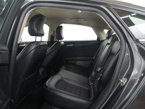 Used 2018 Ford Fusion SE w/ Equipment Group 601A image 16