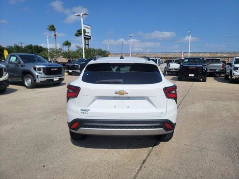 New 2026 Chevrolet Trax LT w/ Driver Confidence Package FWD image 6