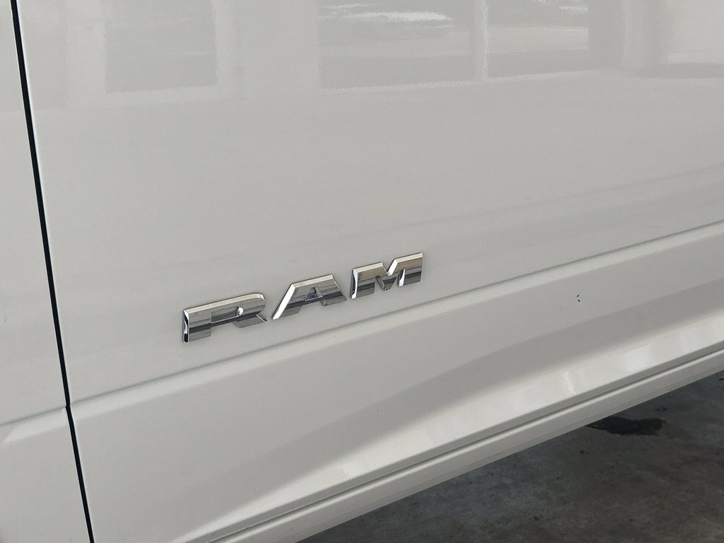 Used 2026 RAM 2500 Laramie AWD/4WD image 17