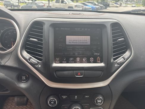 Used 2016 Jeep Cherokee Limited AWD/4WD image 23