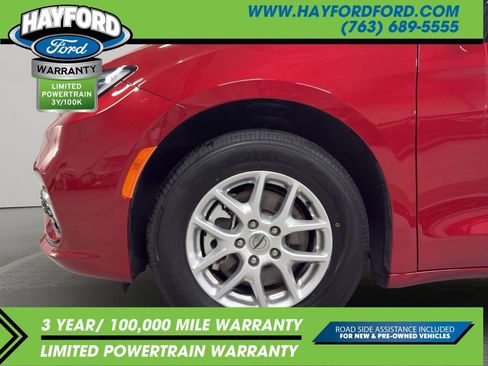 Used 2025 Chrysler Pacifica Select FWD image 24
