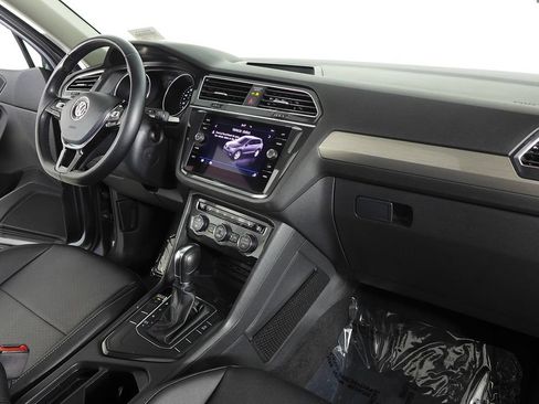 Used 2019 Volkswagen Tiguan SE w/ Panoramic Sunroof Package FWD image 13