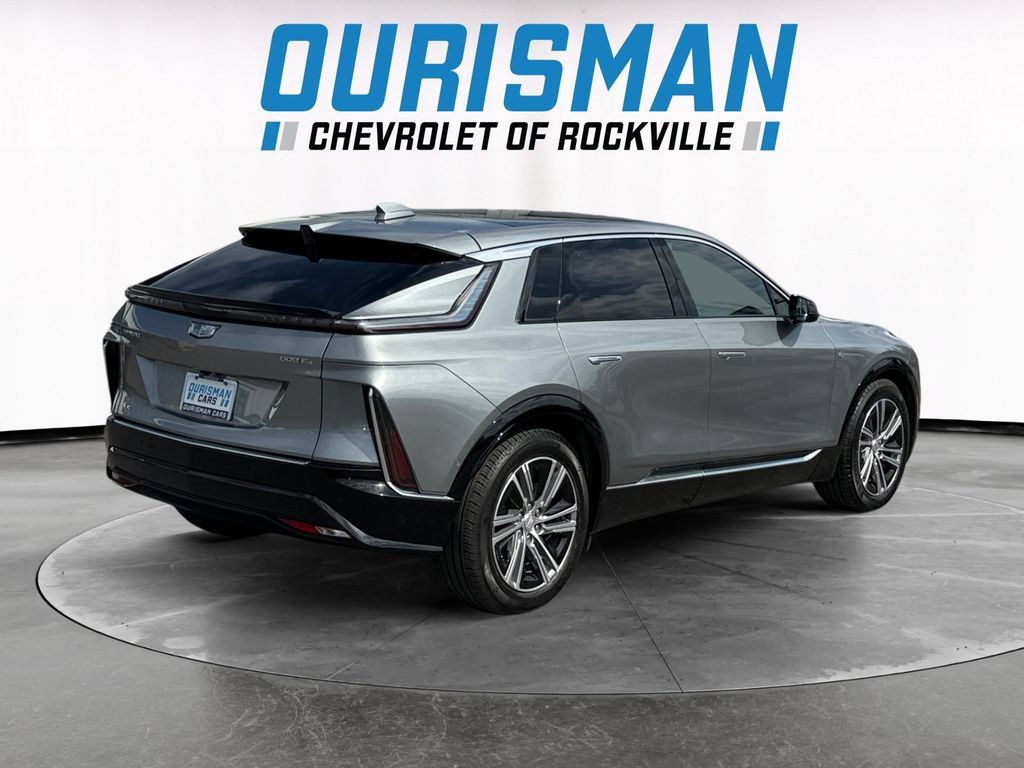 Used 2024 Cadillac Lyriq Luxury AWD/4WD image 6