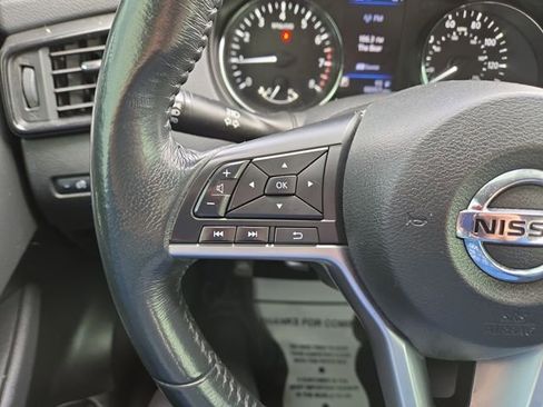 Used 2018 Nissan Rogue SV image 18