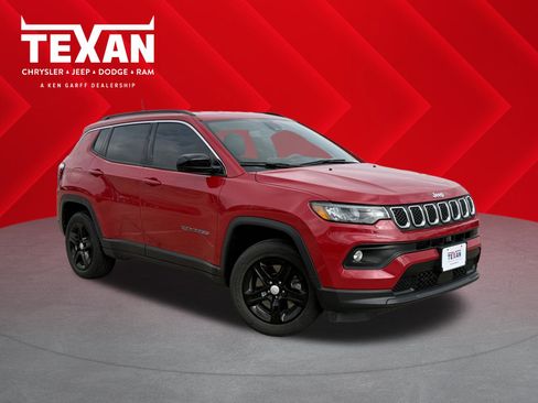 Used 2023 Jeep Compass Latitude w/ Convenience Group image 1