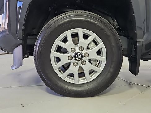Used 2025 Toyota Tacoma SR5 AWD/4WD image 5