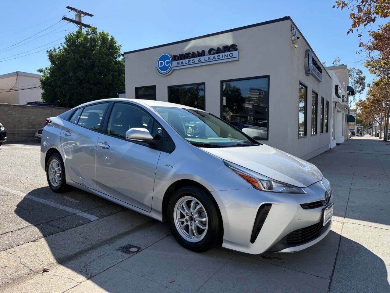 Used 2019 Toyota Prius L Eco FWD image 2