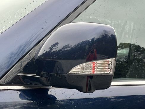 Used 2023 Nissan Armada SL w/ Captain's Chairs Package image 31