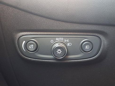 Used 2021 Chevrolet Equinox LT image 12