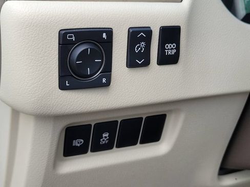 Used 2019 Lexus GX 460 Premium w/ Premium Package AWD/4WD image 23