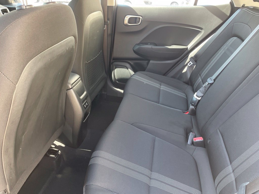 Used 2025 Hyundai Venue SEL FWD image 18