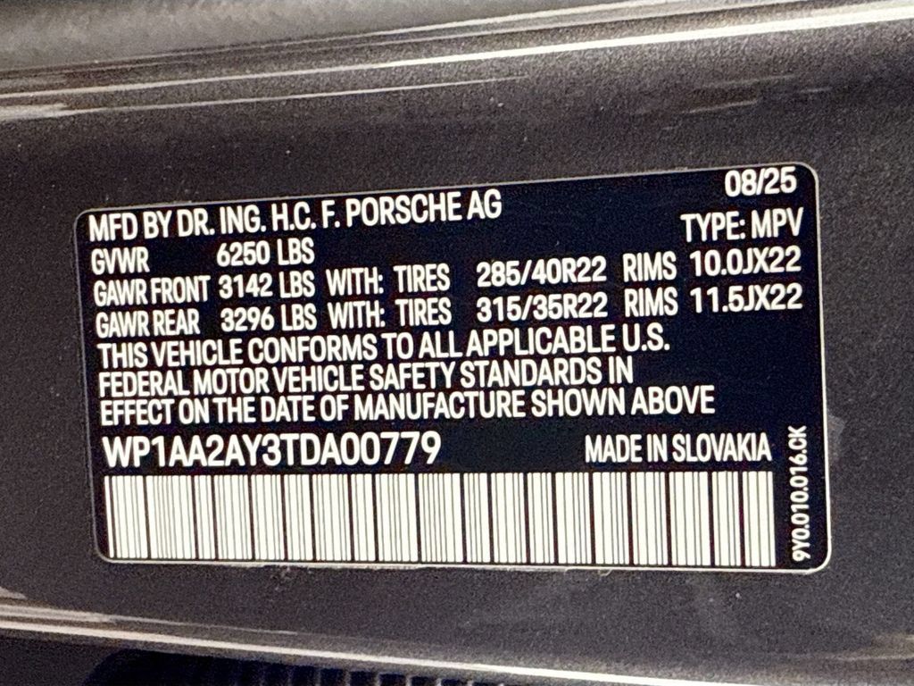 Used 2026 Porsche Cayenne AWD/4WD image 36