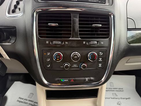 Used 2019 Dodge Grand Caravan SXT FWD image 18
