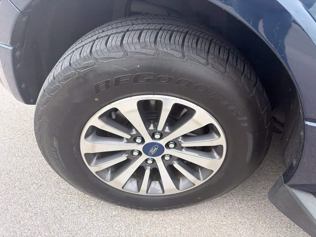 Used 2017 Ford Expedition XLT w/ Equipment Group 202A AWD/4WD image 7