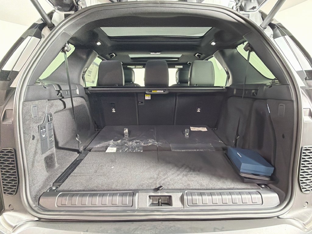 New 2026 Land Rover Discovery S AWD/4WD image 28