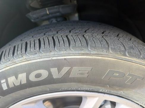 Used 2024 GMC Terrain SLT AWD/4WD image 11