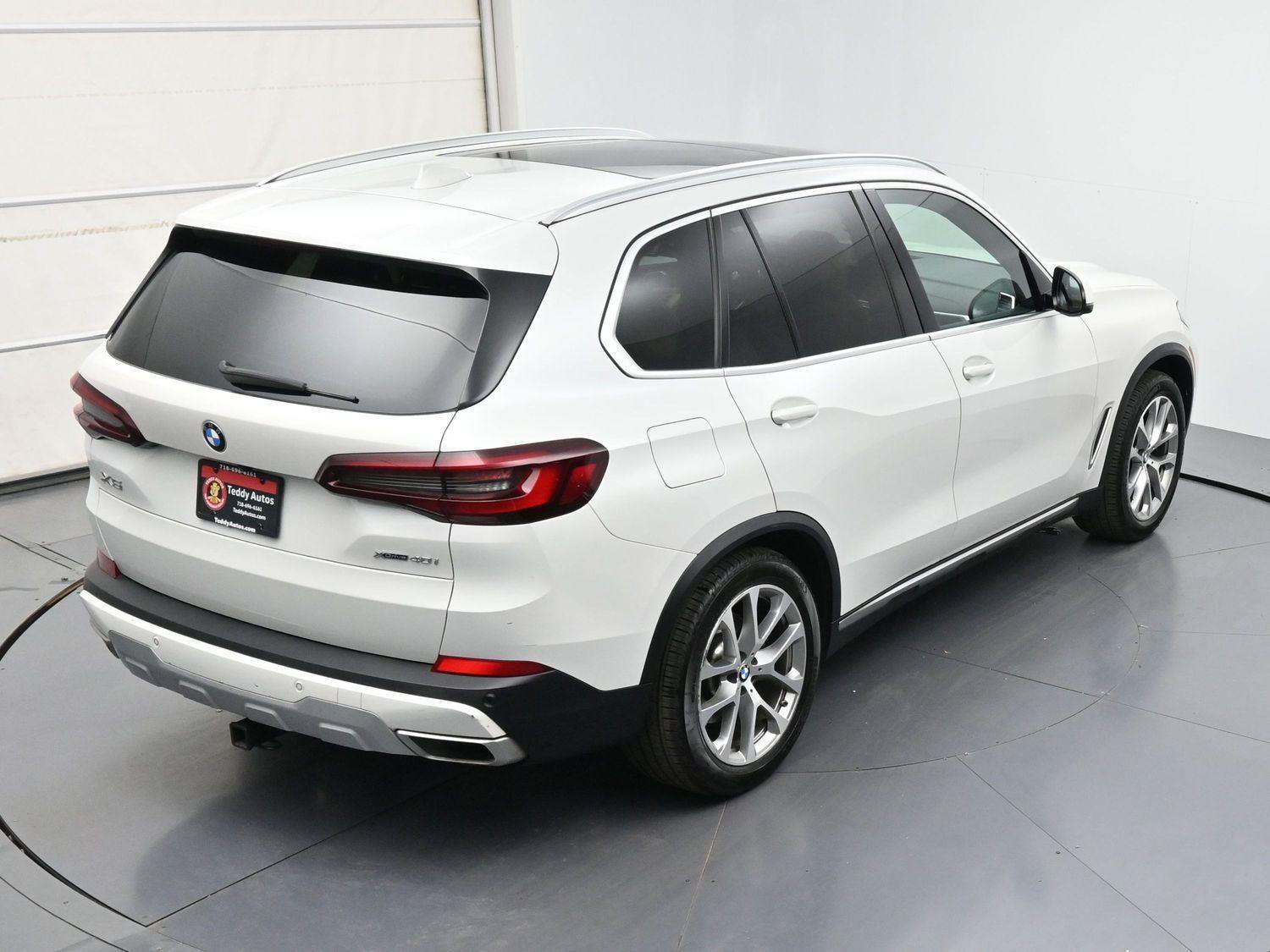 Used 2021 BMW X5 xDrive40i w/ Convenience Package AWD/4WD image 42