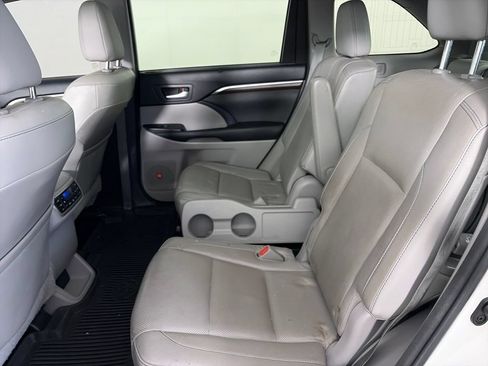 Used 2015 Toyota Highlander Limited Platinum AWD/4WD image 11