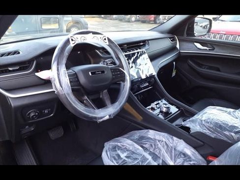 New 2024 Jeep Grand Cherokee L Limited image 15