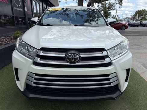 Used 2019 Toyota Highlander LE FWD image 2