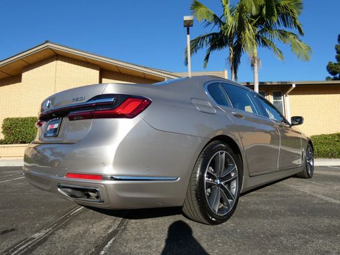 Used 2020 BMW 750i xDrive w/ Executive Package image 8