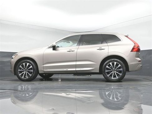 Used 2023 Volvo XC60 B5 Plus image 37