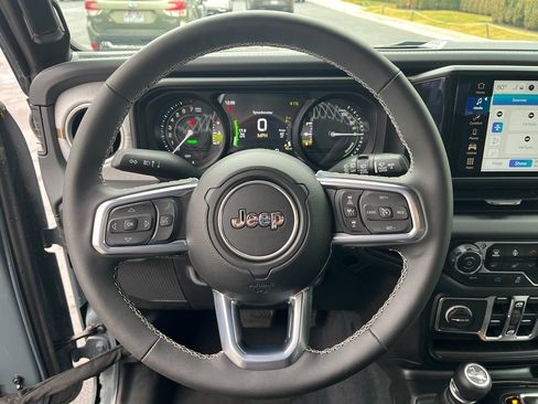 Used 2025 Jeep Wrangler Sahara w/ Safety Group image 18