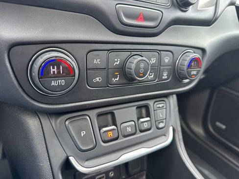 Used 2018 GMC Terrain SLT w/ Preferred Package image 19