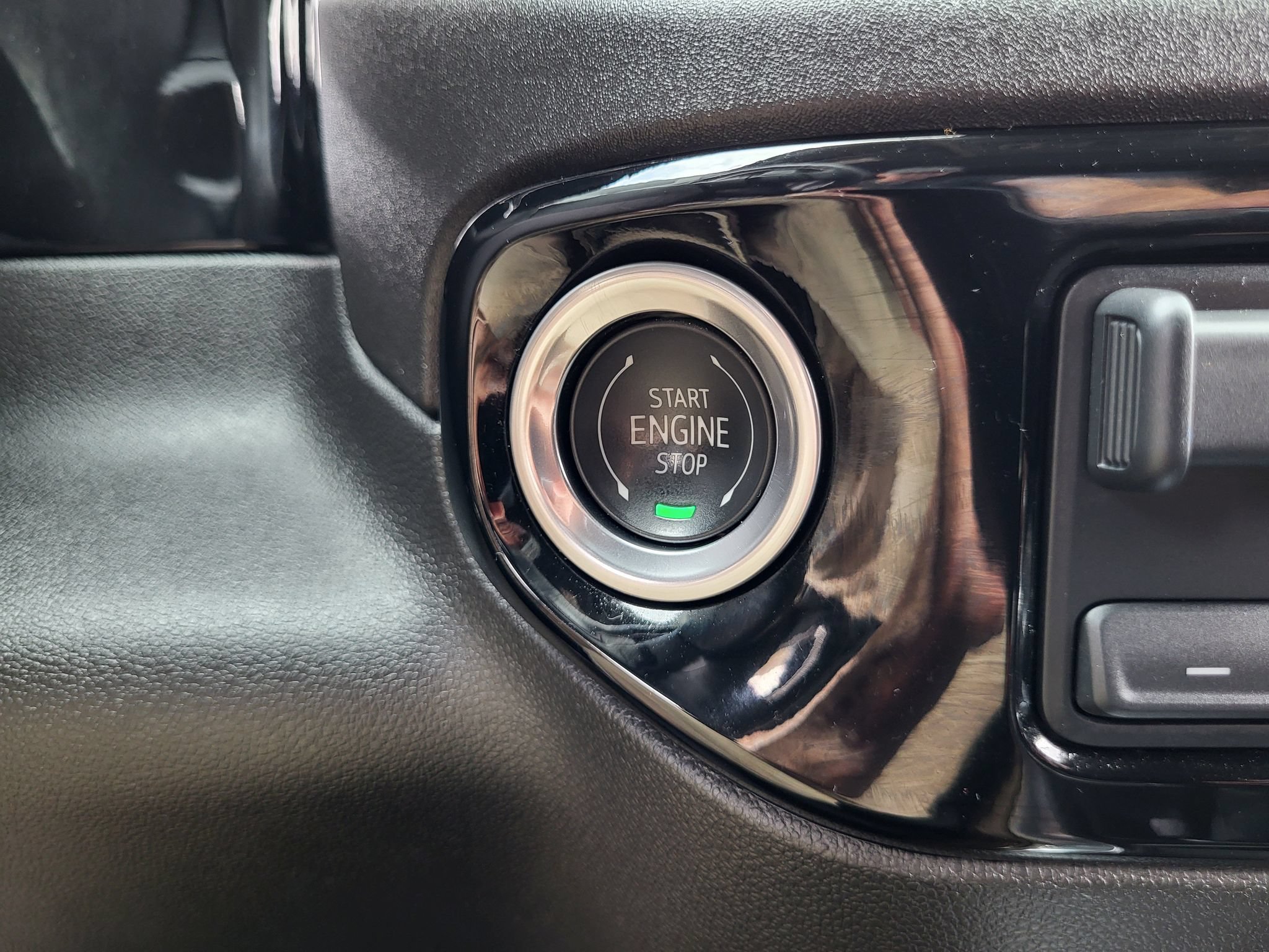 Used 2025 GMC Sierra 1500 Elevation AWD/4WD image 17