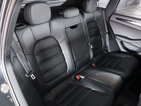 Certified 2026 Porsche Macan AWD/4WD image 6