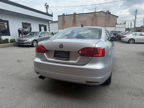 Used 2013 Volkswagen Jetta SE FWD image 3