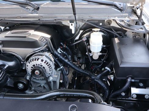 Used 2013 Chevrolet Suburban LT image 40