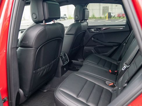 Certified 2026 Porsche Macan AWD/4WD image 23
