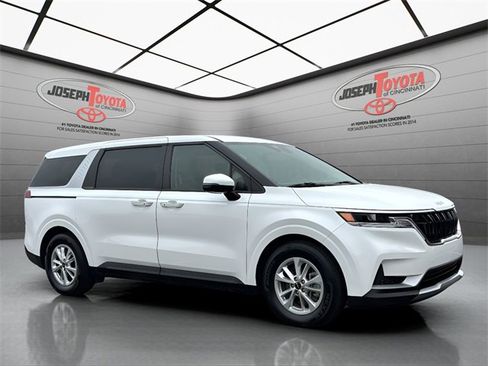 Used 2024 Kia Carnival LX image 6