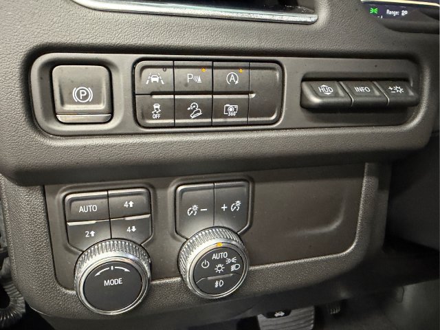 Used 2024 GMC Yukon XL AT4 w/ Technology Package AWD/4WD image 13