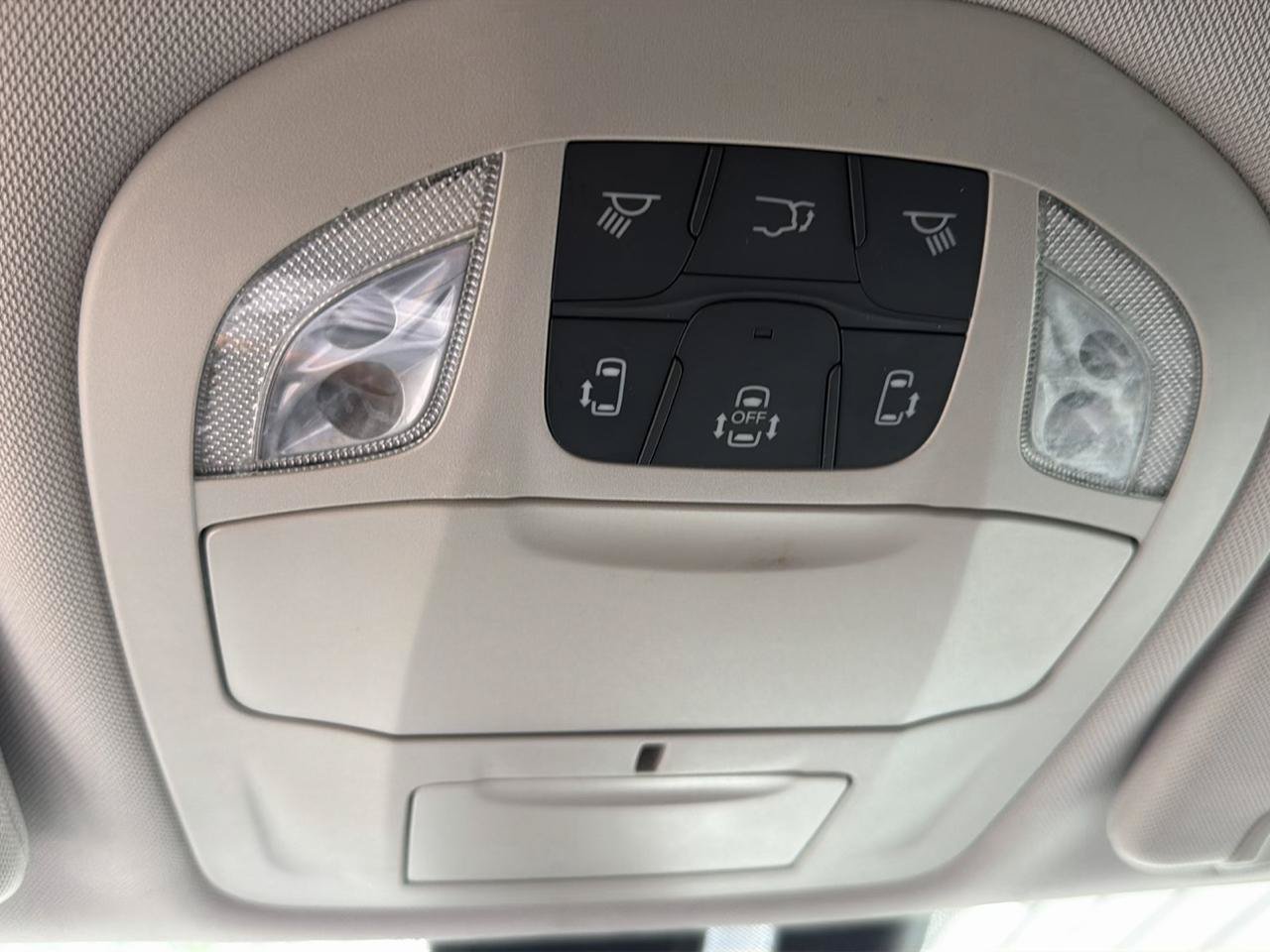 Used 2018 Chrysler Pacifica Touring-L FWD image 27