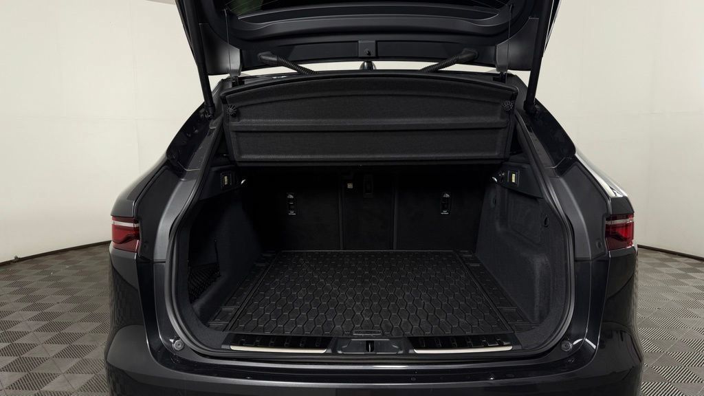 Used 2025 Jaguar F-PACE R-Dynamic S AWD/4WD image 9