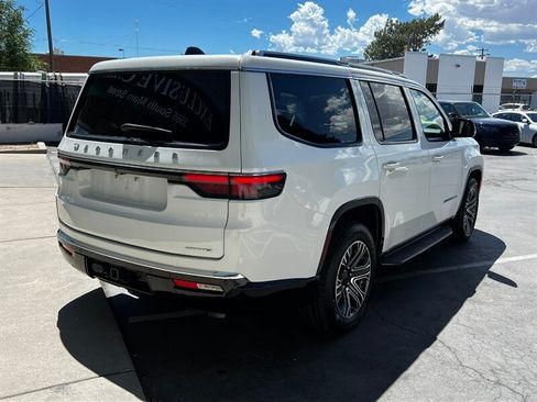 Used 2024 Jeep Wagoneer Series II w/ Flexible Seating Group AWD/4WD image 7